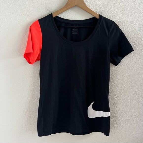 Nike Dri-Fit Black Orange Colorblock Statement Swoosh T-Shirt Rounded Neck Small - Picture 1 of 6
